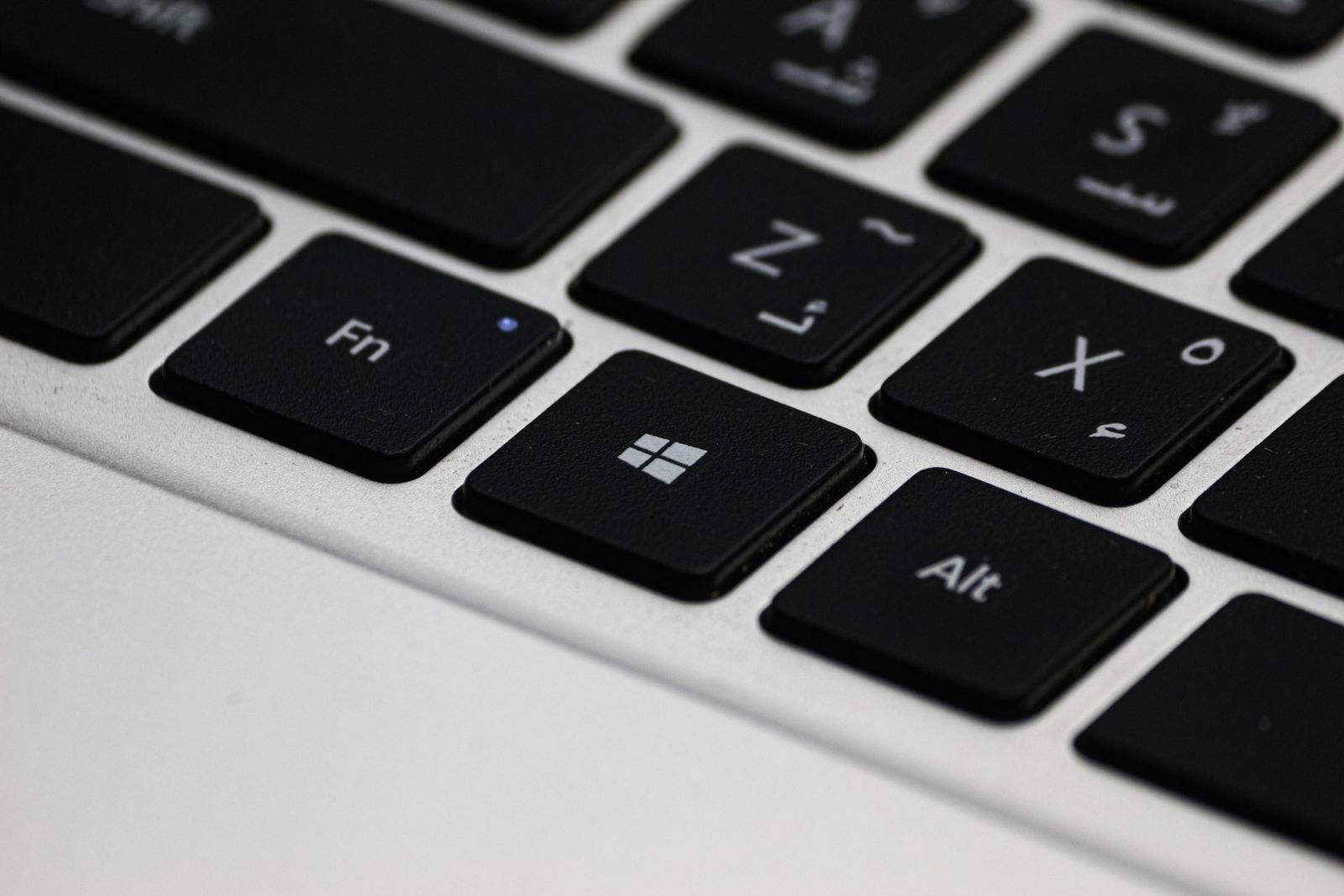 Windows billentyű közelről egy laptop billentyűzetén